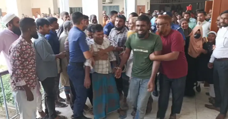 আদালত চত্বরে আসামি